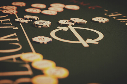 Protocole Vegas by Wake Up Lyon Escape Game - Tapis de Blackjack dans un casino